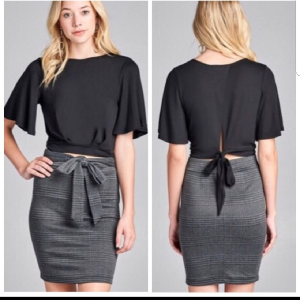 ☆HOST PICK☆ UPDATED INFO Black Crop Top - Picture 1 of 8